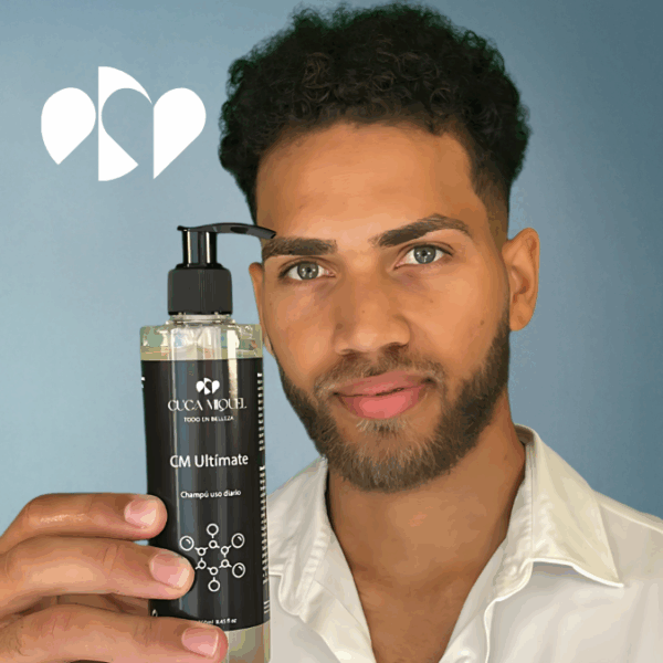 Modelo mostrando cabello saludable tras usar Champú Equilibrante