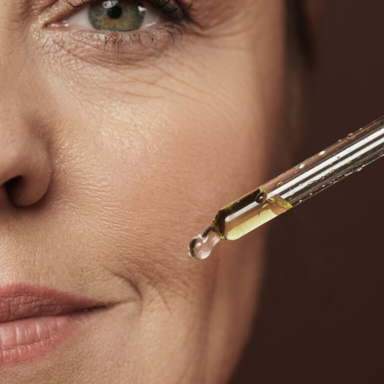 Cómo cuidar la piel en otoño y protegerla del frío, el viento y la sequedad